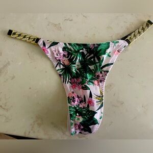 Victoria’s Secret chain thong NWT xsmall